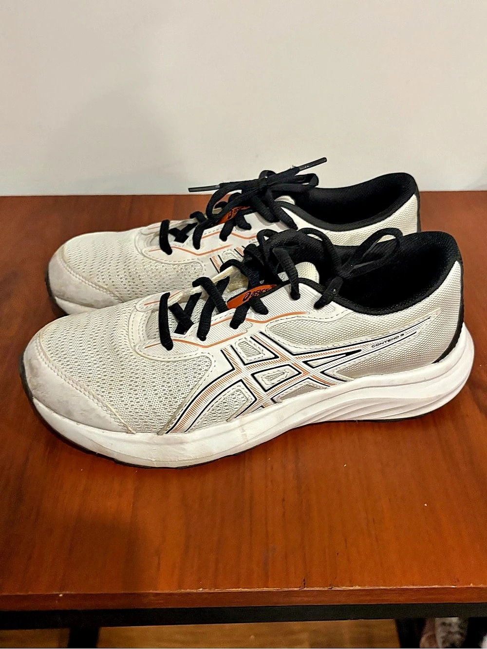 ASICS GEL-Contend 8 Women's Athletic Shoes US 51⁄2 White & Black